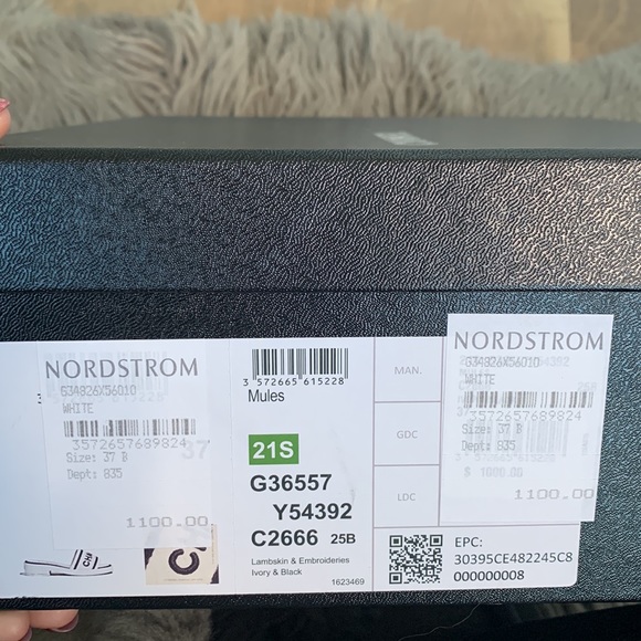 CHANEL 21C White Tweed Chain Logo Mules Sandals Slides EU 37 B US 7 - Picture 12 of 14